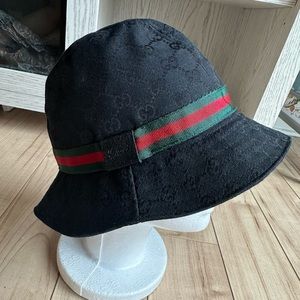 Gucci Hat-hold
